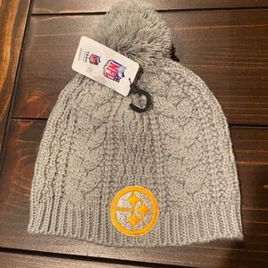 Grey women’s knit Pittsburg Steelers NFL beanie hat